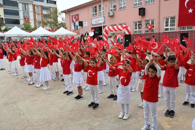 “Çocuklardan Karabatı’ya sevgi seli”