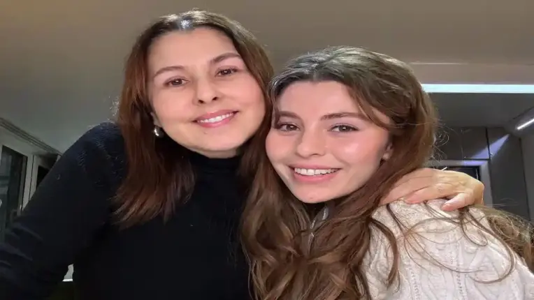 Gülsen Karatoprak ve Nilüfer birlikte görüntülendi, Nilüfer’in makyajsız doğal güzelliği dikkat çekti