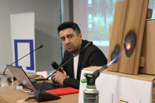MİMARLAR ODASI’NDAN AHŞAP SEMİNERİ  – YANMAYAN AHŞAP TANITILDI