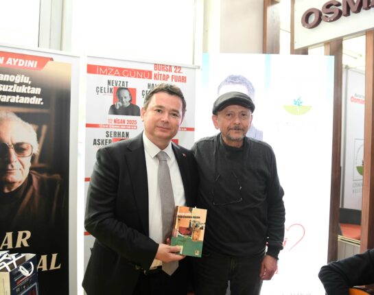 Şair ve yazar Nevzat Çelik okurlarıyla Osmangazi standında buluştu