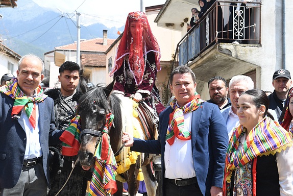 Asırlık köy düğünü Fetih Etkinlikleri’nde hayat buldu