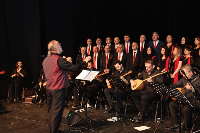 Nilüfer Türk Halk Müziği Korosu’ndan türkü şöleni