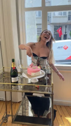 Ziynet Sali’ye doğum günü sürprizi…