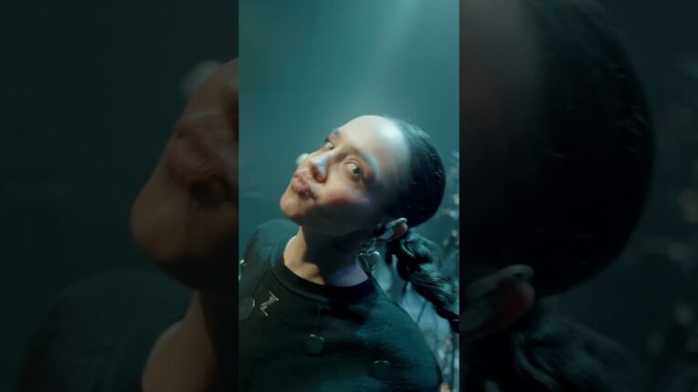 SAHNEYİ ATEŞE VERDİ!