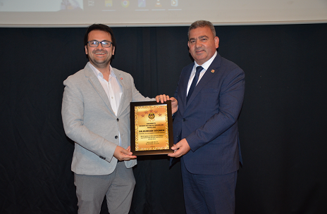 SAĞLIĞA ADANMIŞ BİR HAYAT: DR. BURHAN GÜÇMEN’E “YILIN BAŞARILI TIP UZMANI” ÖDÜ