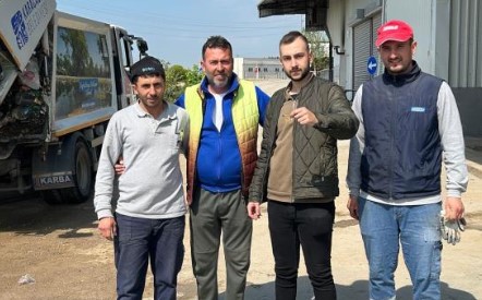 “Temizlik işçileri çöpte kaybolan altınları bulup teslim etti”