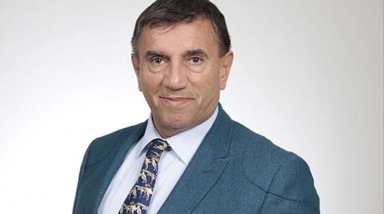 Üstün Dökmen ile “Küçük Şeyler” Gösterisi Ankara ve Adana’da!