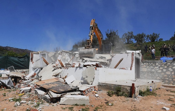 25 kaçak yapı yıkıldı