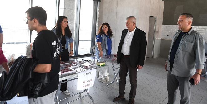 Tarihi koşuya katılacak sporseverler numaralarını aldı