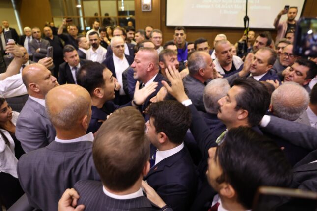 Başkan Bozbey’den Büyükşehir Meclisi’ndeki hakaret ve saldırıya kınama