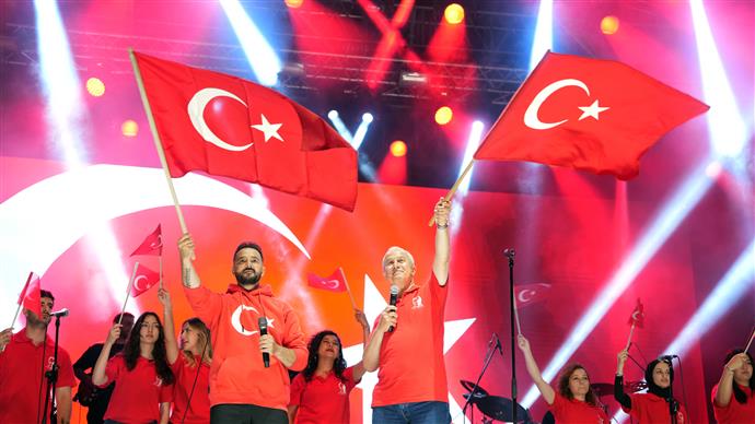 GÖKHAN ÖZEN damgasını vurdu || 60 bin kişilik Alanya’da 19 Mayıs coşkusu