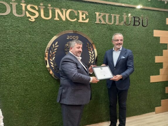 TR Düşünce Kulübü’nün 49. Simit & Çay Programında Sırrı Sakık’tan Barış ve Demokrasi Vurgusu