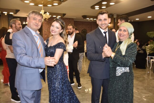 PALAS ve YILDIZ Ailelerinin Mutlu Günü: Handenur ile Muhammed Nişanlandı