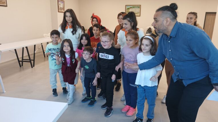 “Karacabey Belediyesi’nin çocuklara özel bilmeceli okuma etkinliği ilgi gördü”