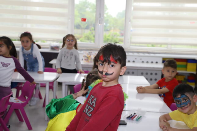“Gülümsemenin Gücü” Projesiyle Anaokulunda Renkli Bir Gün   Palyaço Gösterisi ve Oyun Etkinliği Miniklerle Buluştu