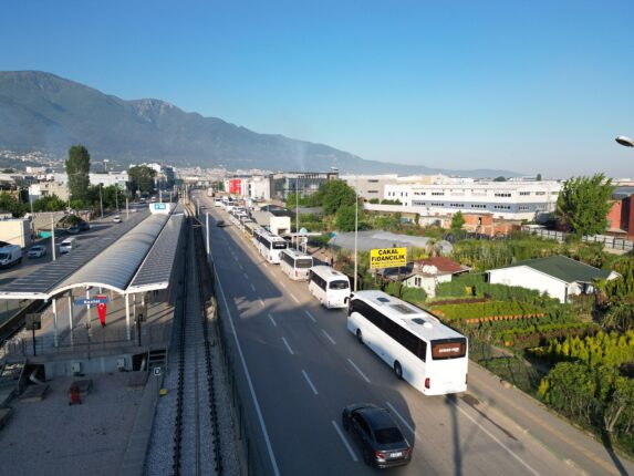 BURULAŞ eylemine karşı Kestel Belediyesi’nden ücretsiz servis hizmeti