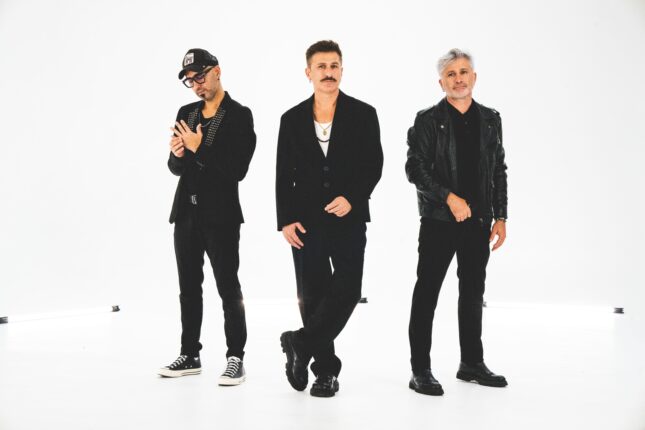 REDD Feridun Hürel ‘in sevilen şarkısı Sevenler Ağlarmış’ı yeniden yorumladı.