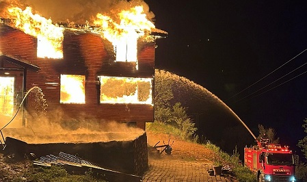 Artvin Halkı Evladına Sahip Çıkıyor: Yangında Evi Yanan Uğur Coşgun İçin Yardım Kampanyası Başlatıldı