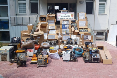 Bursa İl Jandarma Komutanlığı’ndan Gemlik’te Kaçak Sigara Operasyonu: 3 Tutuklama