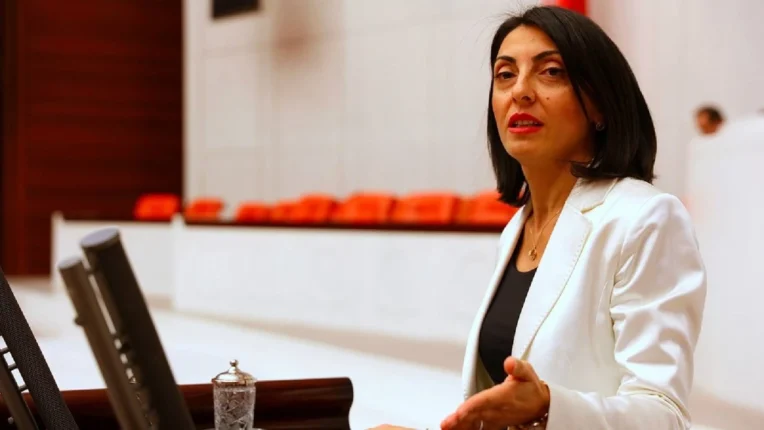 “ÜRETİCİ ÇÖKÜYOR, SANAYİ ÇÖKÜYOR, İKTİDAR İZLİYOR”