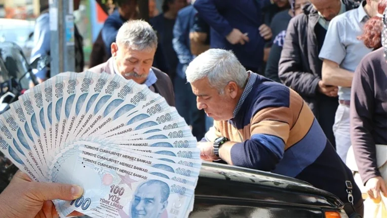 Emeklilerin Sesi Yükseliyor: “Derdimiz Geçim, Talebimiz Ara Zam!”