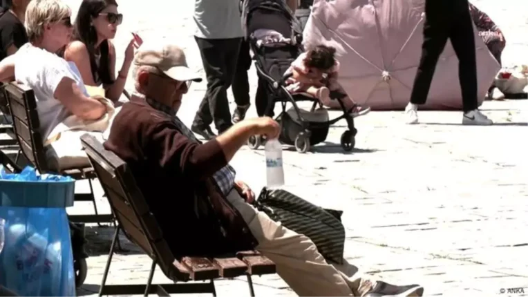 EMEKLİ BAYRAMA GÖNLÜ KIRIK GİRİYOR..!!