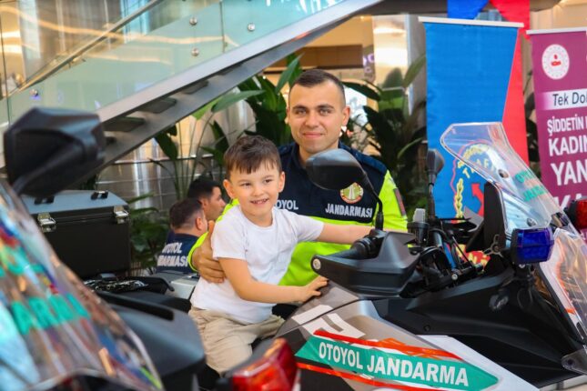 Bursa İl Jandarma Komutanlığı’ndan Trafik Haftası’nda Anlamlı Etkinlik