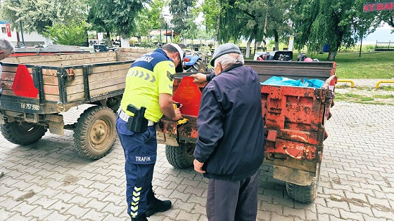 İznik’te Traktör Sürücüleri Bilgilendirildi: Güvenli Tarım İçin Jandarmadan Uygulamalı Eğitim