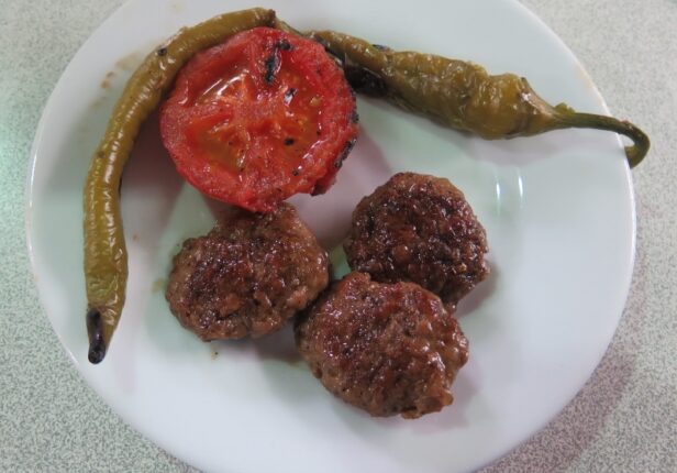 ÜÇ KÖFTE…1930’DAN BUGÜNLERE..!!