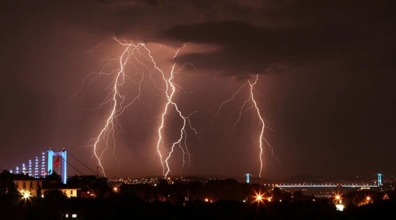 Şair Kemal Çerçibaşı yazdı; Bir Yıldırım Çarptı Sanki İstanbul’a…