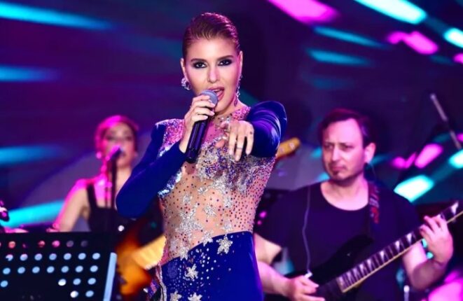 Gülben Ergen Bursa’da Sahne Aldı, Gecenin Yıldızı Oldu