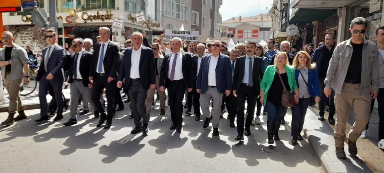 MEMLEKET PARTİSİ’NDEN CHP’YE GEÇİŞ SONRASI SERT MESAJ: “DEMOKRASİYİ TESİS ETMEK İÇİN BURADAYIZ!”