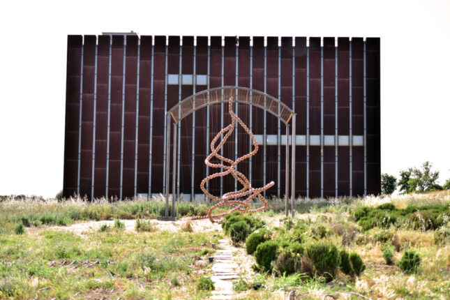 Vuslat’ın “Emanet/Troya” Sergisi Paolo Colombo Küratörlüğünde Troya Müzesi’nde Açıldı