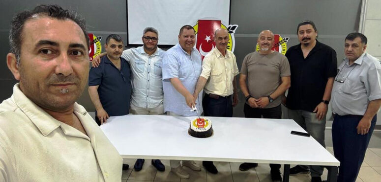Gemlik Gazeteciler Cemiyeti olarak 1. kuruluş yıl dönümünü Pasta keserek kutladı