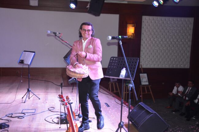 Gülcü Kozmetik’in Zarif Temsilcisi Fahretdin Gözgün’e Anlamlı Ödül!