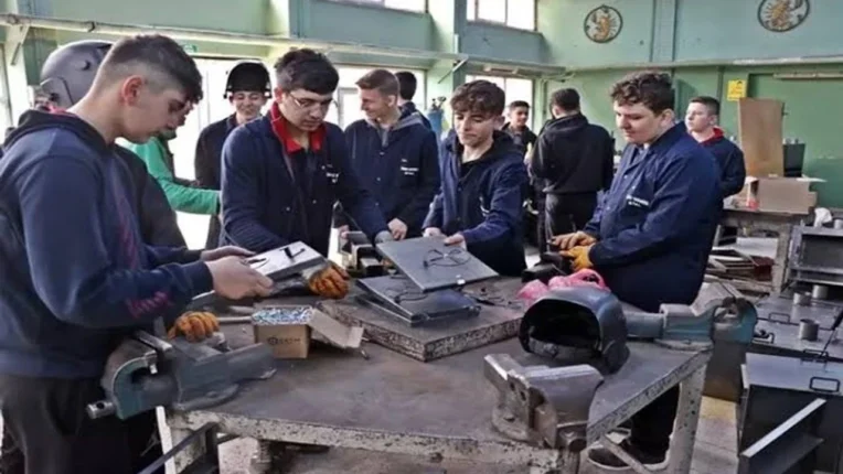 Fatih Yeniay ve İbrahim Çelikkaya: “Sadece staj ve çıraklık mağdurlarının değil, Türkiye’nin geleceğinin yanındayız”