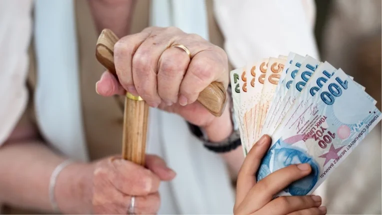 Emeklinin ve Emekçinin Sabrı Taştı: “Ara Gaz Değil, Ara Zam İstiyoruz!”