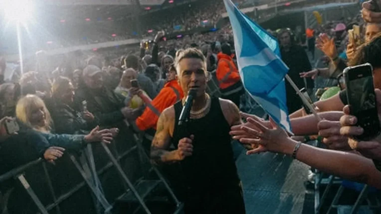ROBBIE WILLIAMS’DAN İSTANBUL’DA UNUTULMAZ BİR GECEYE DAVET!