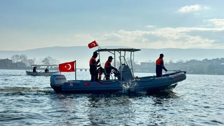 Uluabat Gölü’nde Usulsüz Avcılığa Geçit Yok: Jandarmadan Kararlı Mücadele
