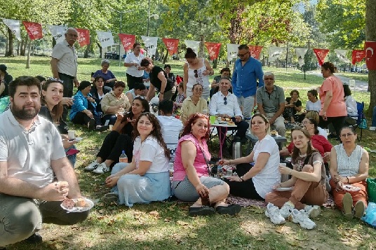 CHP Yıldırım Kadın Kollarından Net Mesaj: “Sepetini Al, Umutsuzluğu Geride Bırak!”