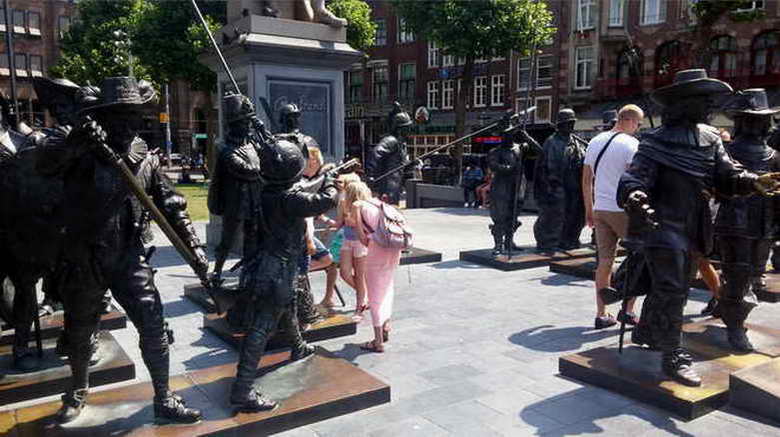 Ekrem Hayri Peker’den Sanat ve Tarih Dolu Yeni Bir Yolculuk: “Lalelerin ve Ressamların Ülkesi”