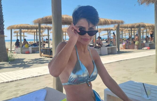 KARADAĞ SAHİLLERİNDE ORTAYA ÇIKTI  ÜNLÜ OYUNCU SELMA ADIGÜZEL’DEN SÜRPRİZ GERİ DÖNÜŞ