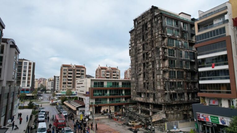 Bursa’nın Ortasında Ölüm Tuzağı: Kırcaali 11. Cami Sokak’taki İş Merkezleri Yangın Felaketi Bekliyor!