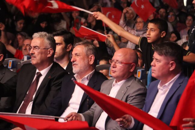 BURSA’DA 15 TEMMUZ DEMOKRASİ VE MİLLÎ BİRLİK GÜNÜ ETKİNLİKLERİNE YOĞUN KATILIM