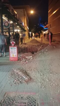 Zafer Plaza Arkasındaki Tehlikeli Kazı Alanında Güvenlik Önlemleri Artırıldı