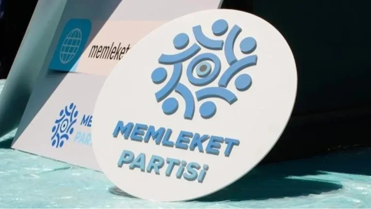 Memleket Partisi Kurultayı Karıştı: “Devam mı, Dağılma mı?” Tartışması Salona Yansıdı