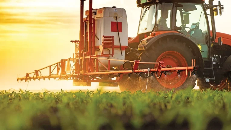 “ÇİFTÇİ ÇÖKÜŞ YAŞARKEN, SARAY, ENKAZIN ÜZERİNİ ÖRTMEYE ÇALIŞIYOR”