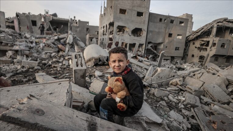 İnsan Hakları: Evrensel Beyan, Evrensel Çöküş Mü?