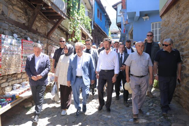 BBP Lideri Destici Bursa’da Esnafla Buluştu: “Emekliye 25 Bin TL, Teröre Sıfır Tolerans”