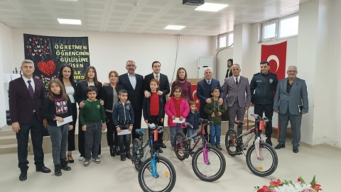 Minik Yürekler Büyük Kalemlerle Buluşuyor